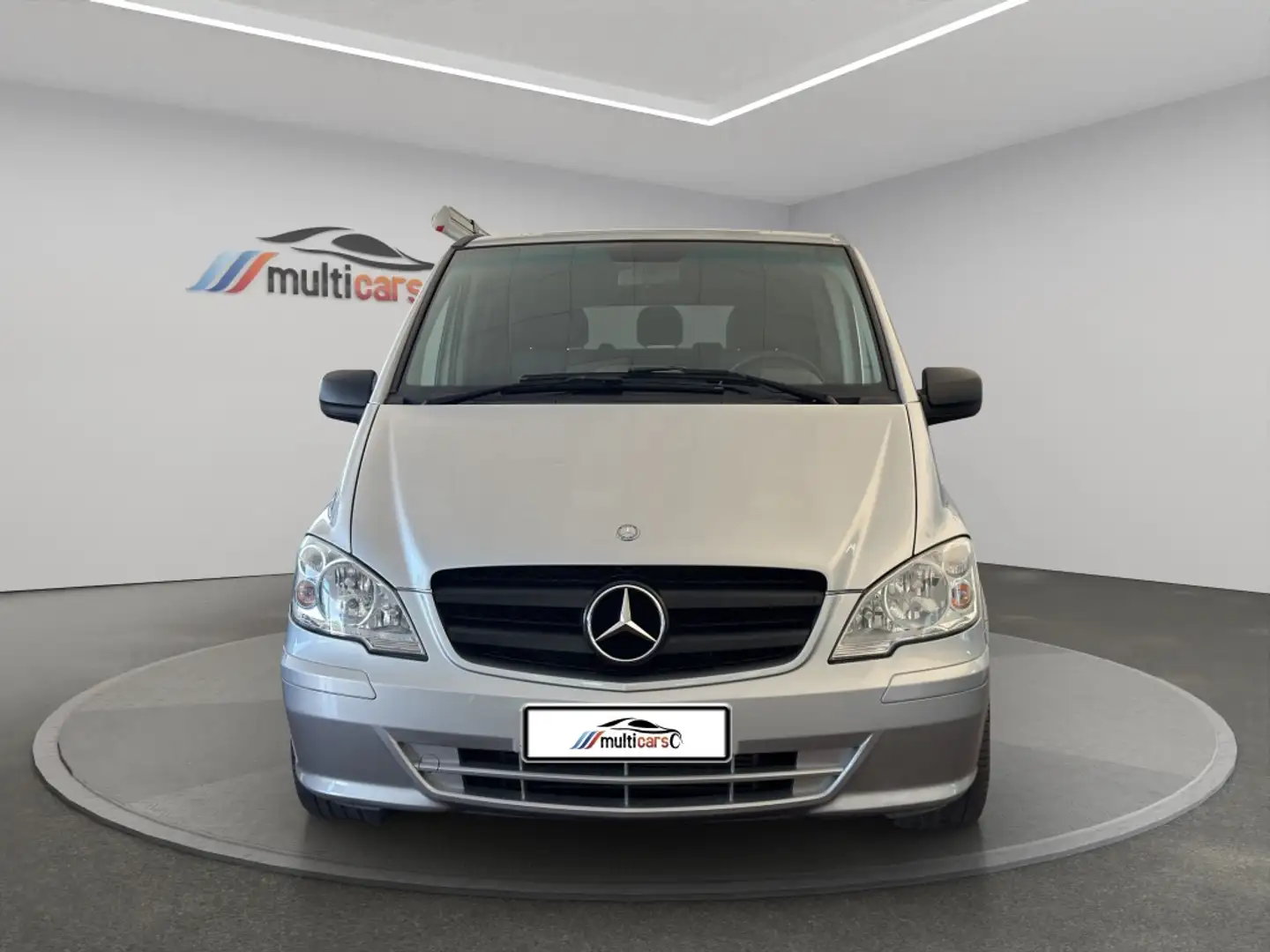 Mercedes-Benz Viano 3.0CDI Fun Compacta Aut. Gris - 2
