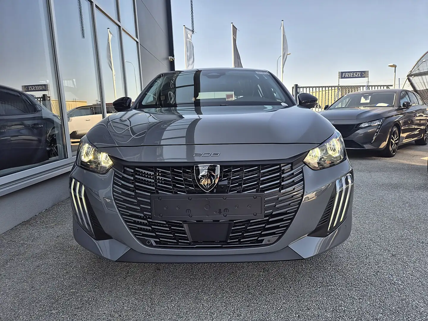 Peugeot 208 1.2 Hybrid 110 Allure (EURO 6e) Grau - 2