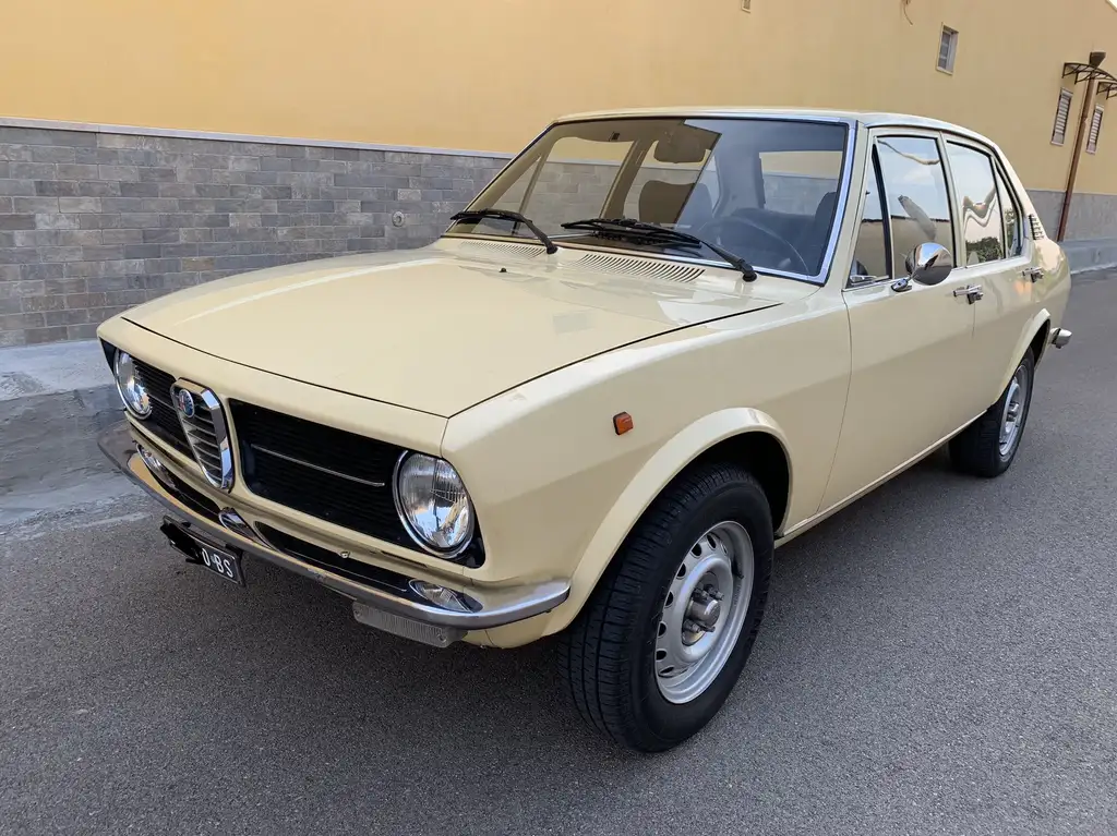 Alfa Romeo Alfetta 1976 из Европы — купить под ключ