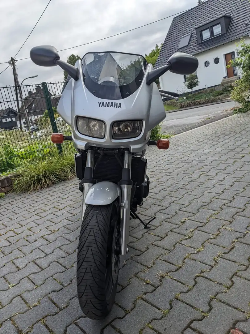Yamaha FZR 600 Silber - 1