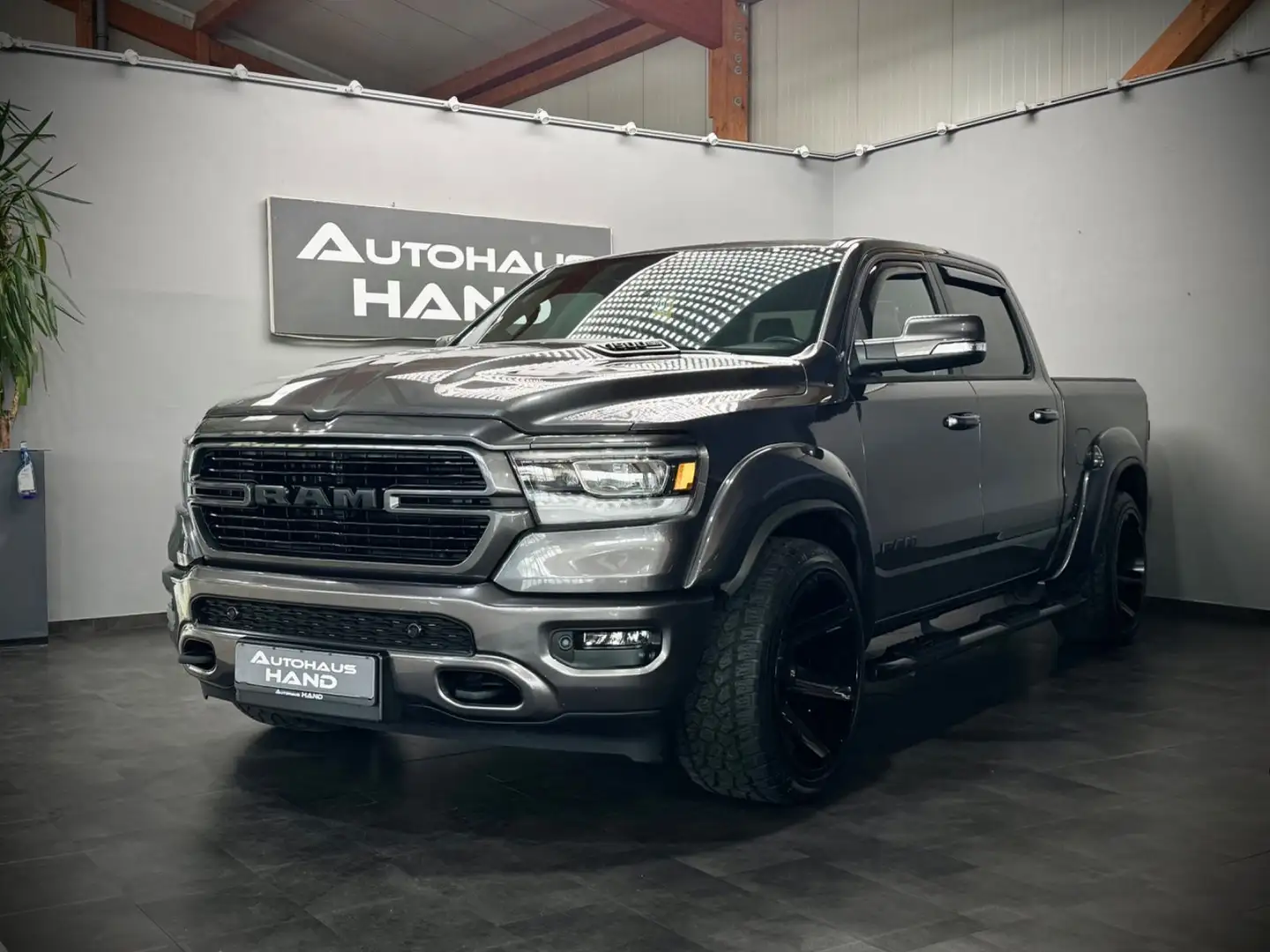 Dodge RAM 1500*5,7L*Laramie*LED*Navi*AHK*LAChanti*LPG* Gris - 1