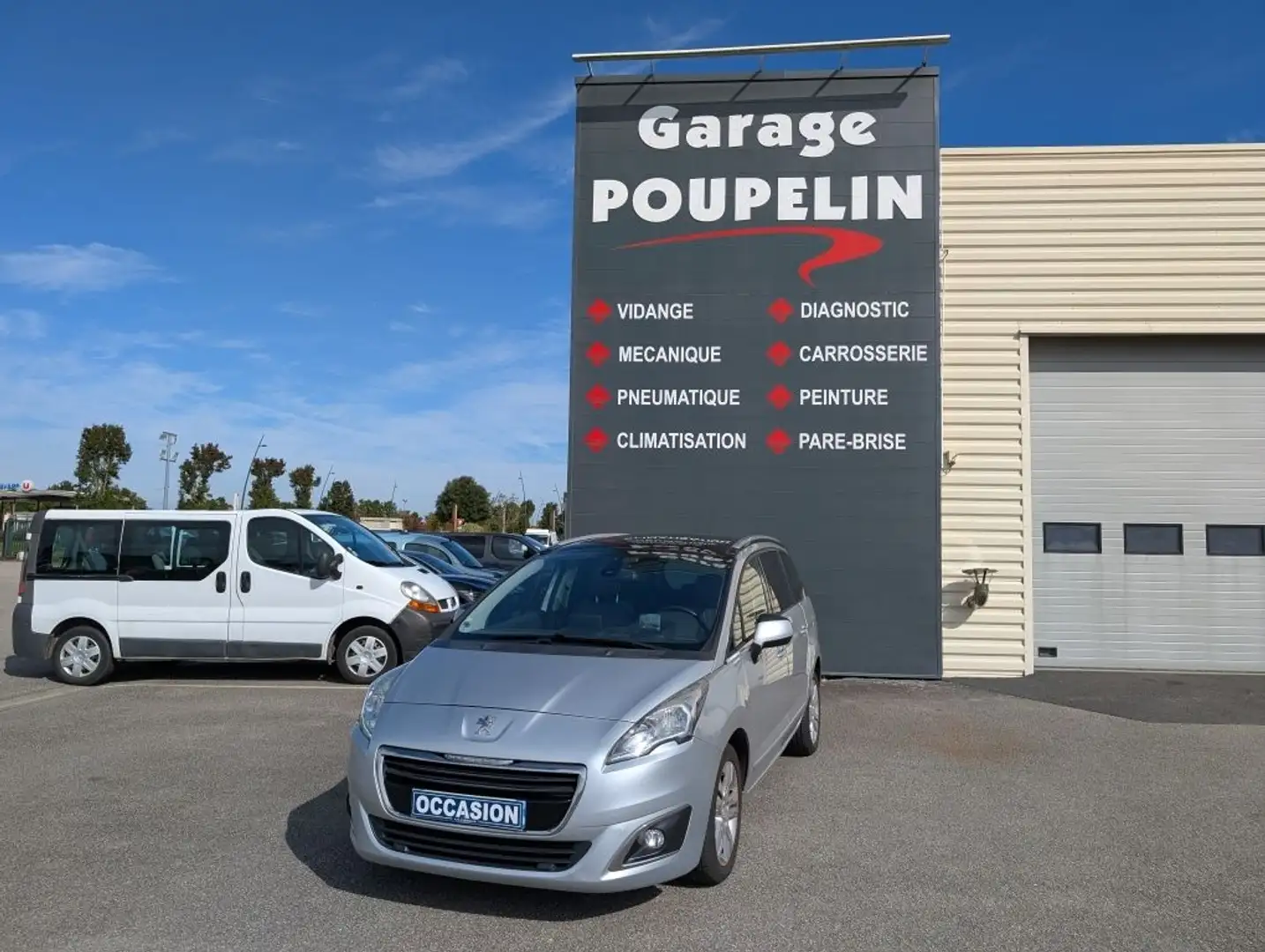 Peugeot 5008 1.6 BLUEHDI 120CH ALLURE S\u0026S EAT6 Gris - 1