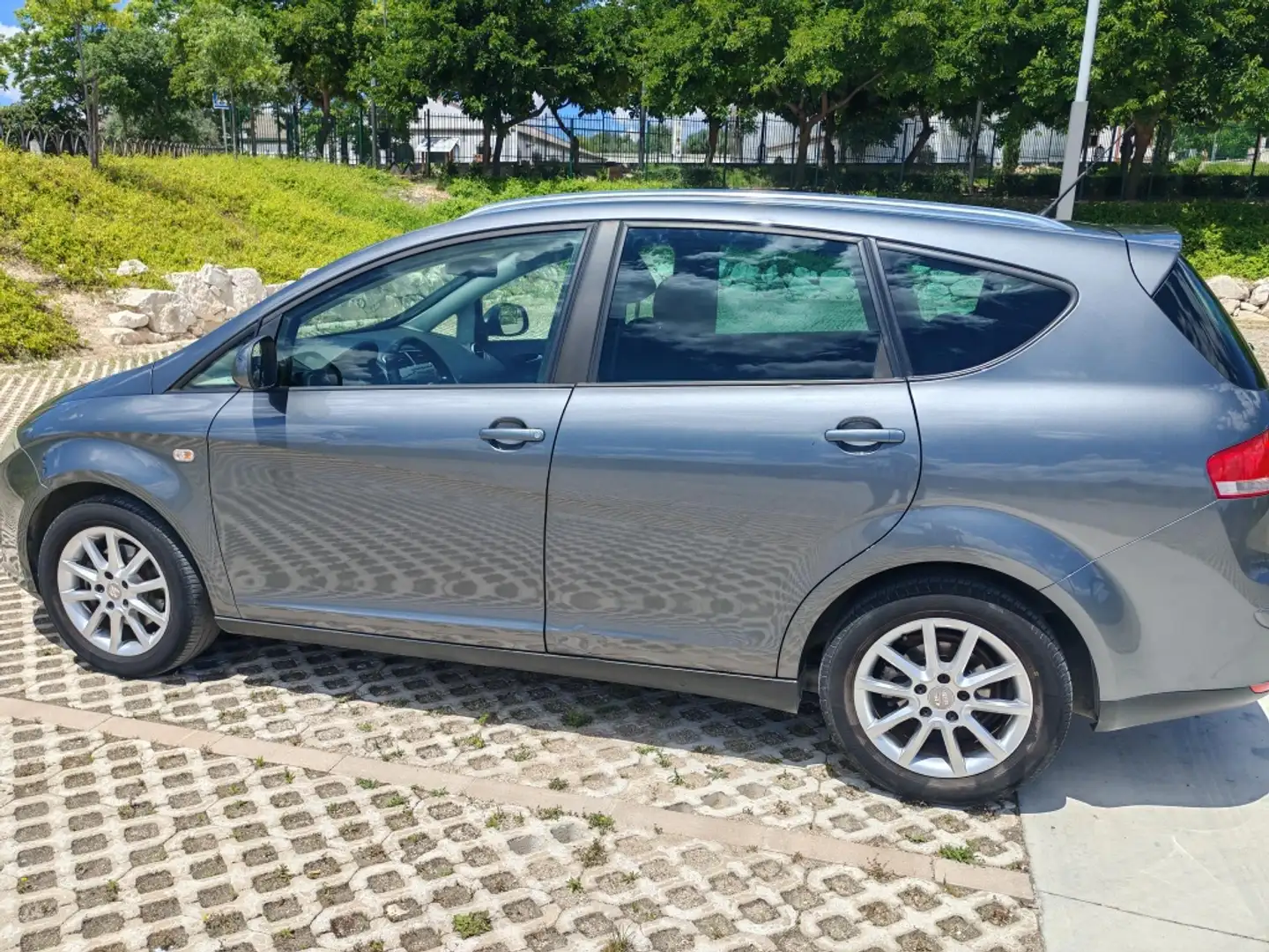 SEAT Altea XL 1.6TDI CR S&S Style E-eco. Gris - 2