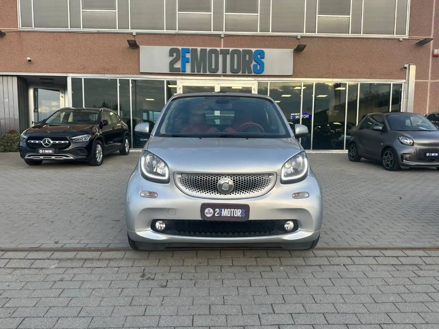 smart forTwo 0.9 t Tailor Made 90cv twinamic Silber - 2
