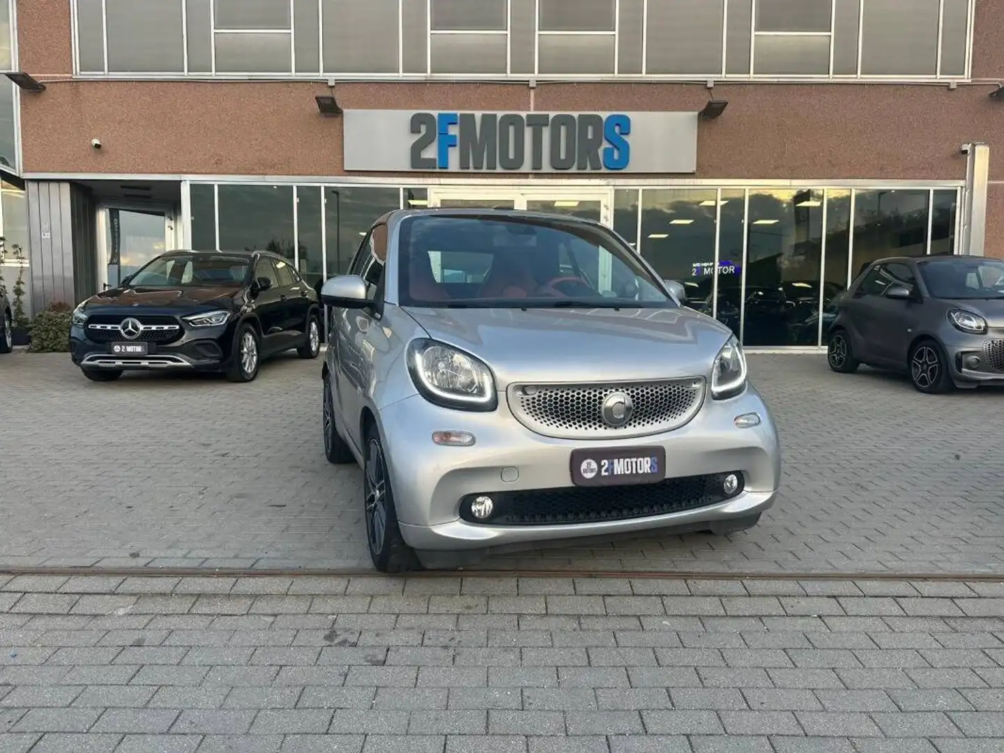 smart forTwo 0.9 t Tailor Made 90cv twinamic Silber - 1