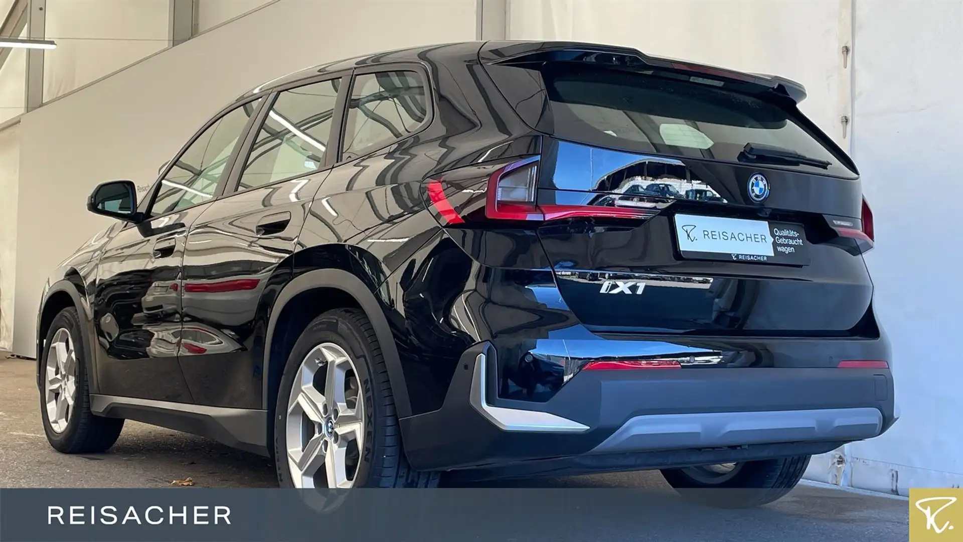 BMW iX1 IX1 A XDRIVE30 AHK LCPro 360° HUD DAB SHZ 18" LM Schwarz - 1