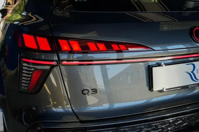 Audi Q3 view 9