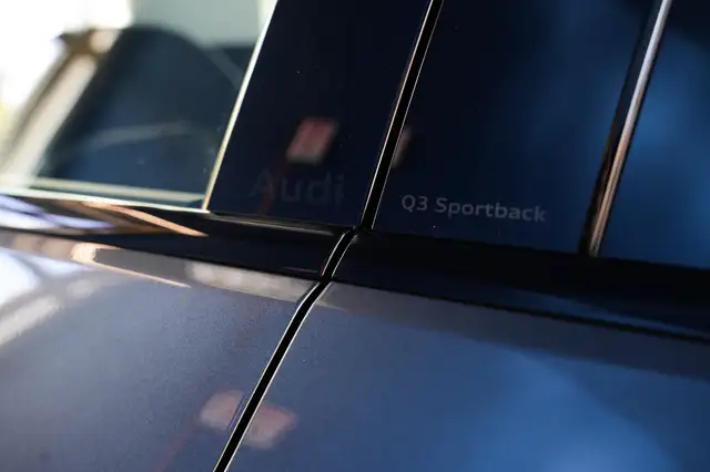 Audi Q3 view 15