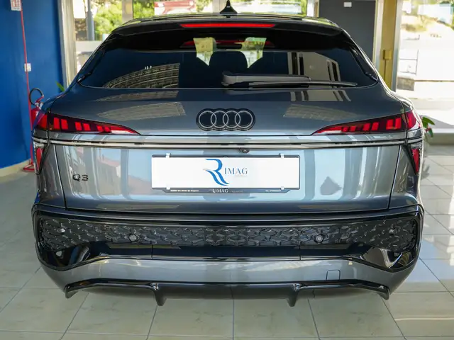 Audi Q3 view 12