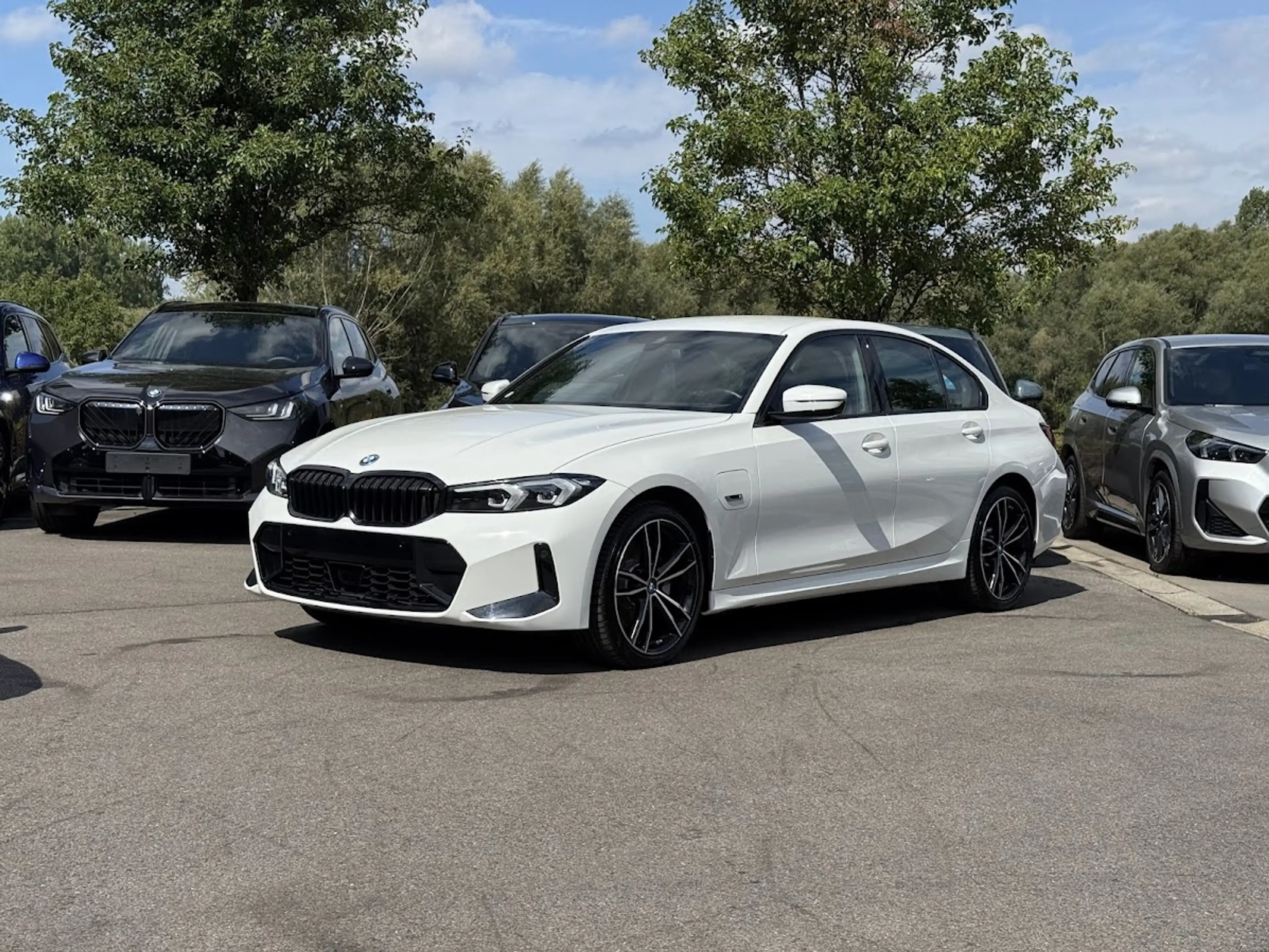 BMW 330 e xDrive sedan M Sport LCI / ADAP CRUISE / STUURVERW / CARPLAY / PDC / WIDESCREEN +