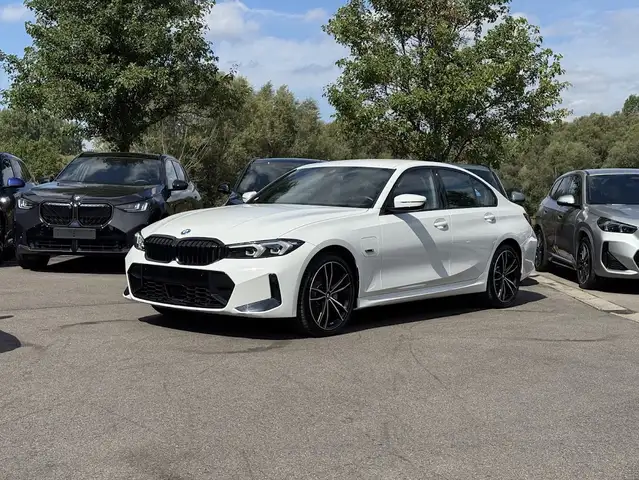 BMW 330 e xDrive sedan M Sport LCI / ADAP CRUISE / STUURVERW / CARPLAY / PDC / WIDESCREEN +