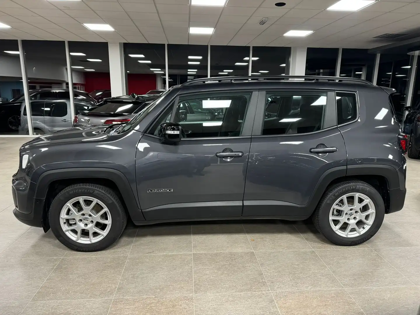 Jeep Renegade 1.5 T4 MHEV Altitude DCT8 Grijs - 2