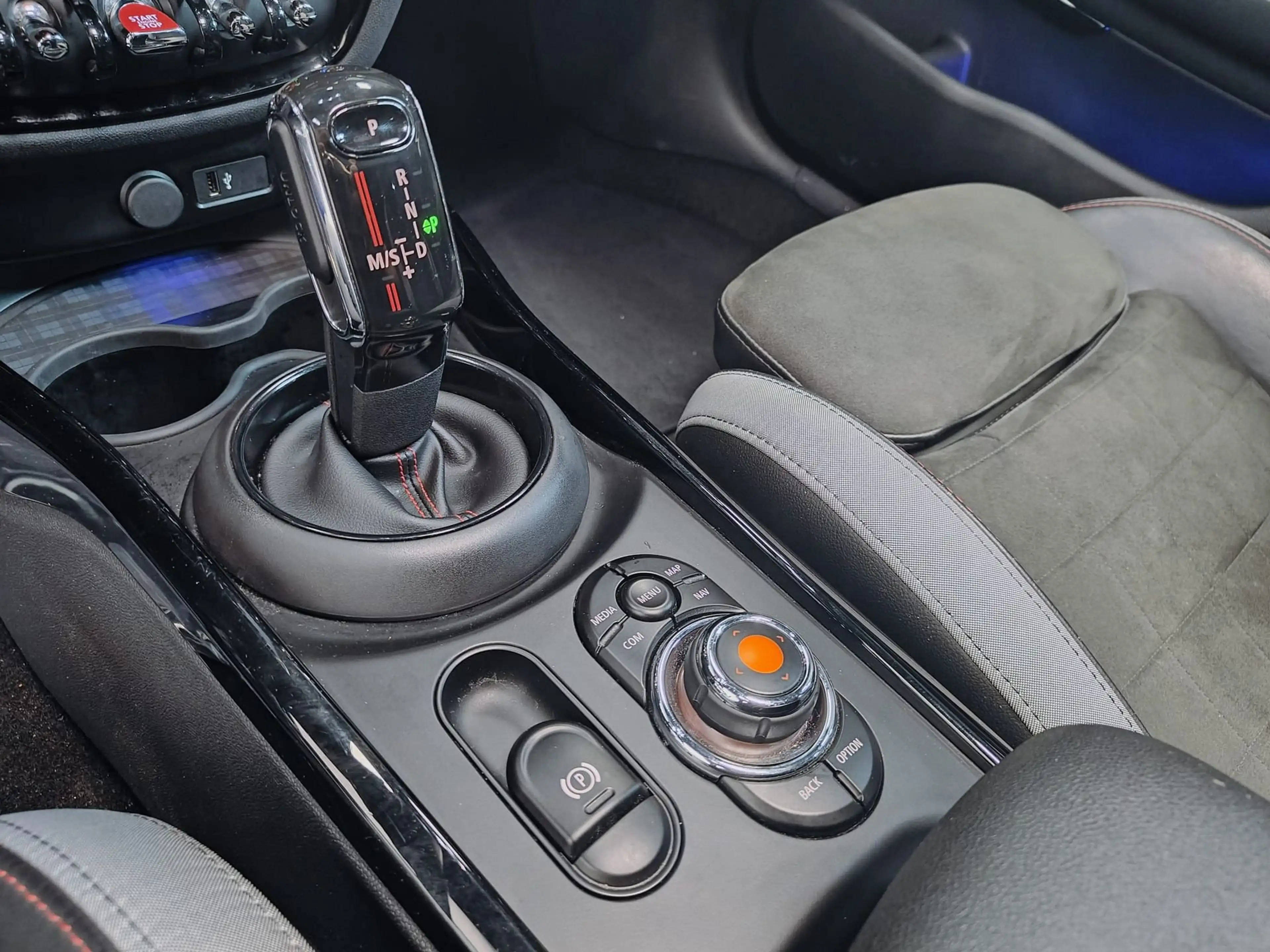 MINI John Cooper Works Clubman 2.0i*AUT*ALL4*PANODAK*H/K*306 PK!!!* — photo 31
