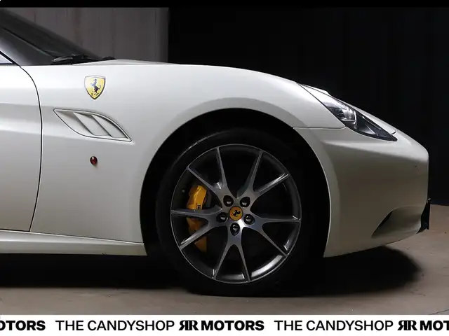 Ferrari California *Racing_Seats*Bianco_Avus*Service_Neu* Ansicht 17