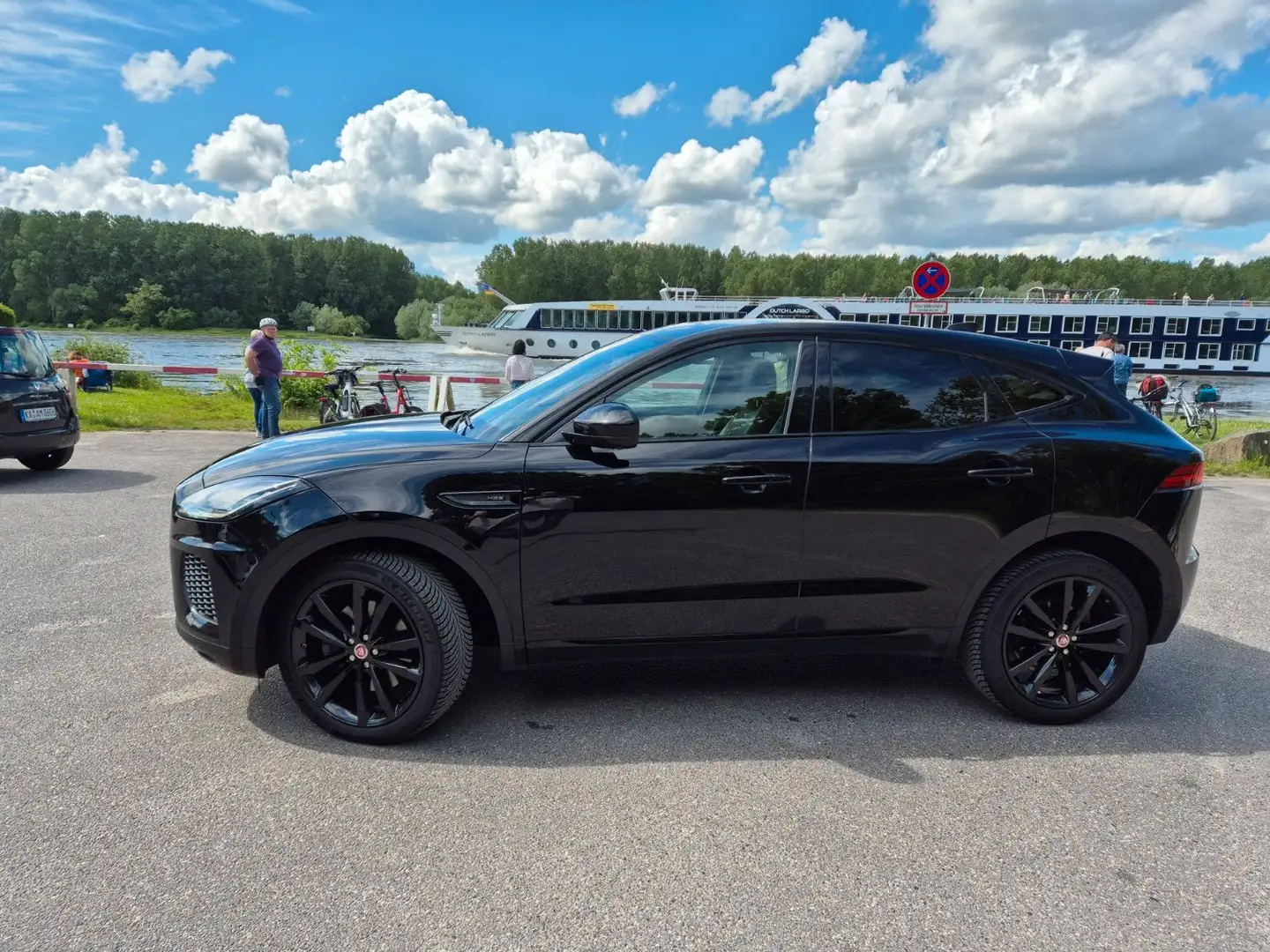 Jaguar E-Pace R-DYN.HSE D240 PS AWD LEDER PANO18599NETTO Schwarz - 2