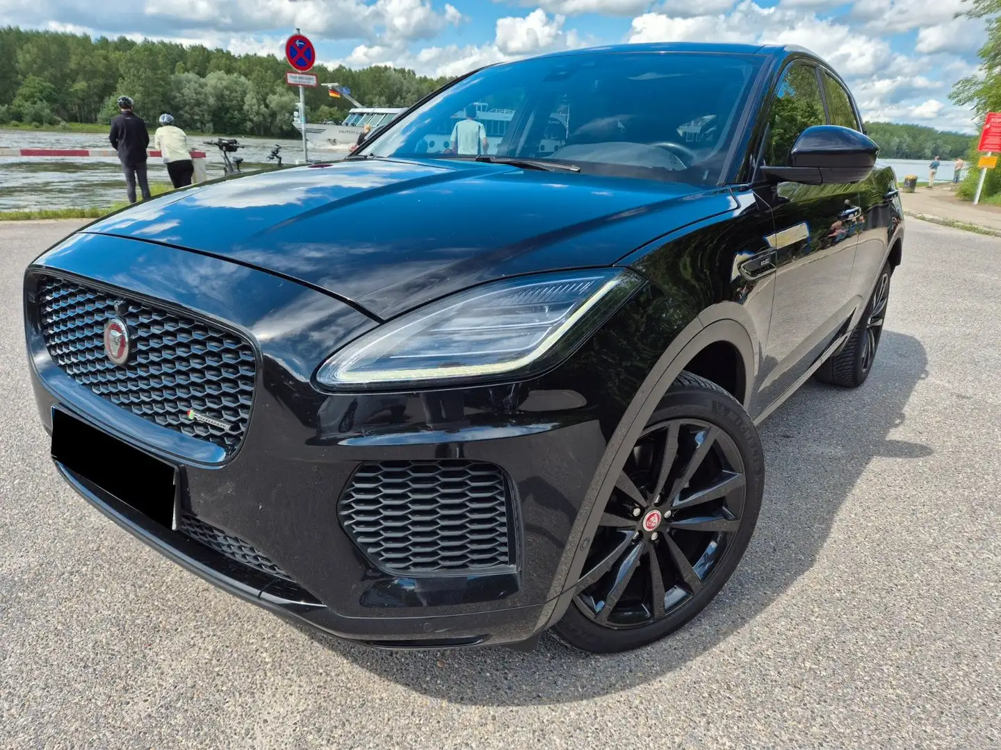 Jaguar E-Pace R-DYN.HSE D240 PS AWD LEDER PANO18599NETTO Zwart - 1