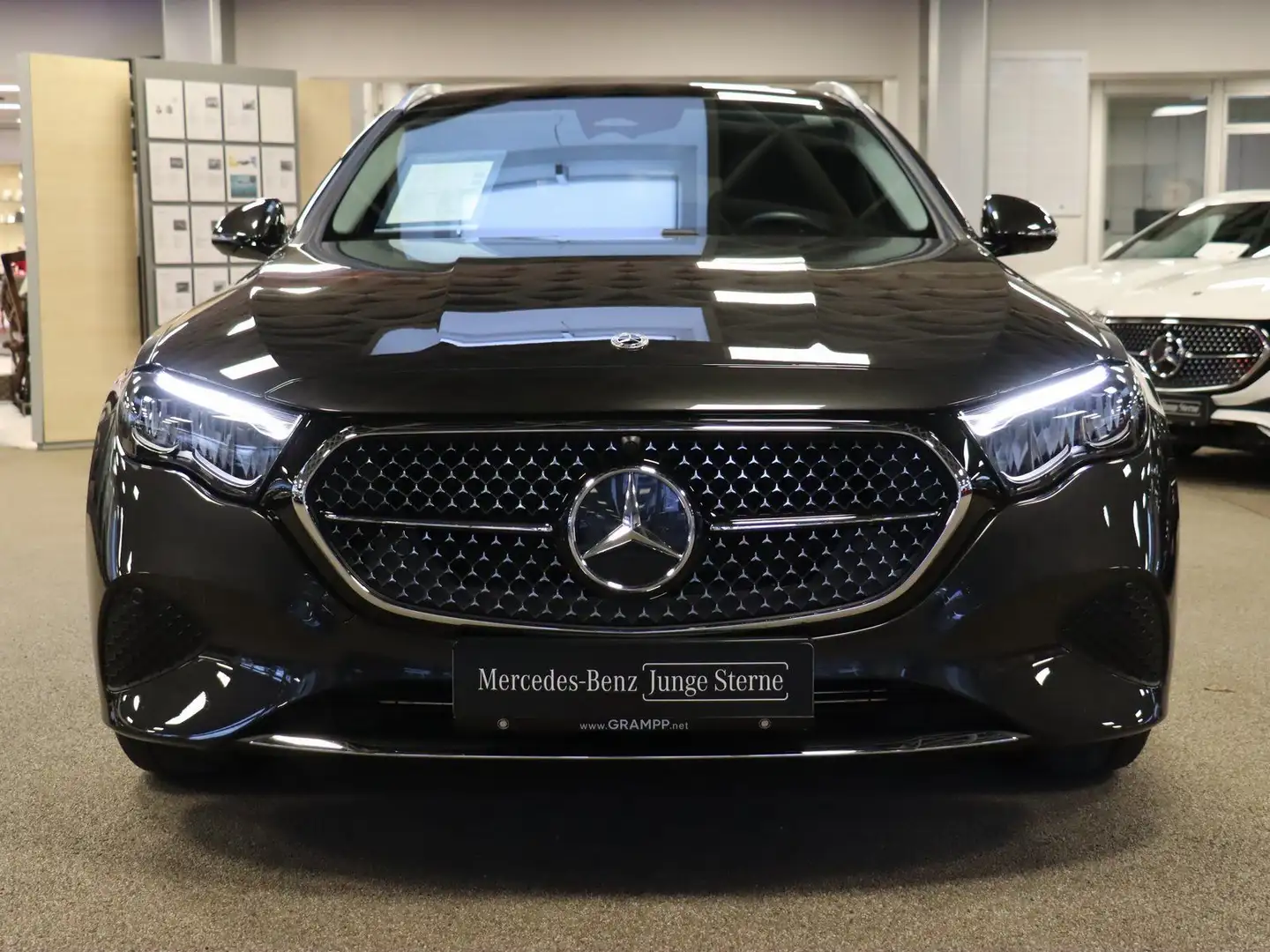 Mercedes-Benz E 300 T e Airmatic/Pano/AHK/Distronic/Kamera/LED Grau - 2