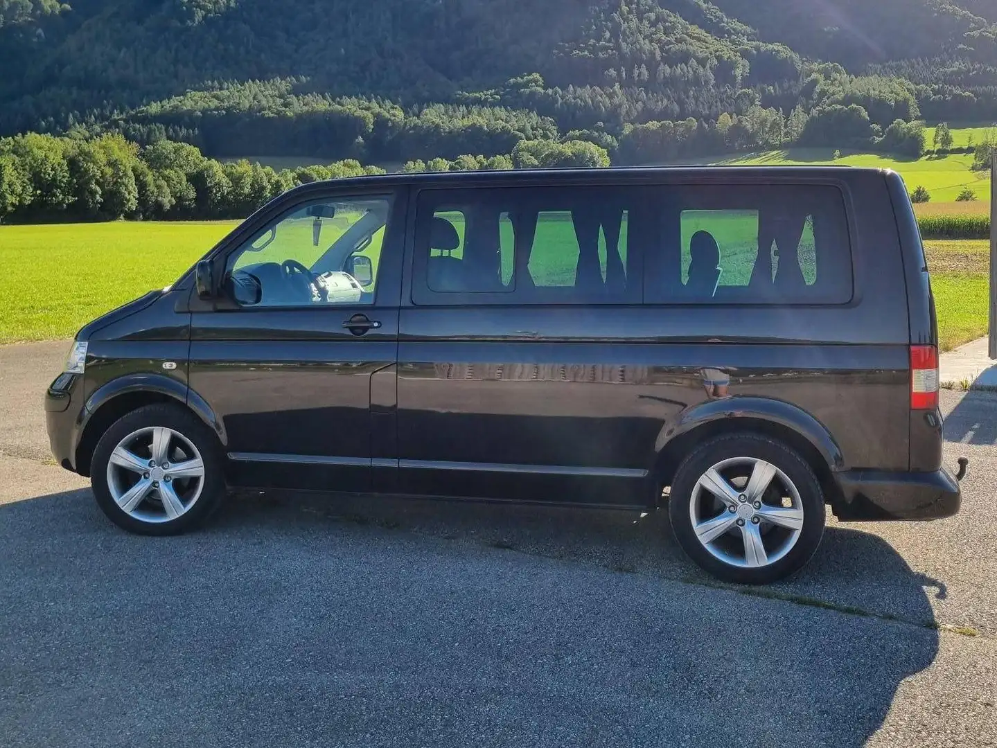 Volkswagen T5 Multivan Multivan Startline 2,5 TDI D-PF Startline Schwarz - 2