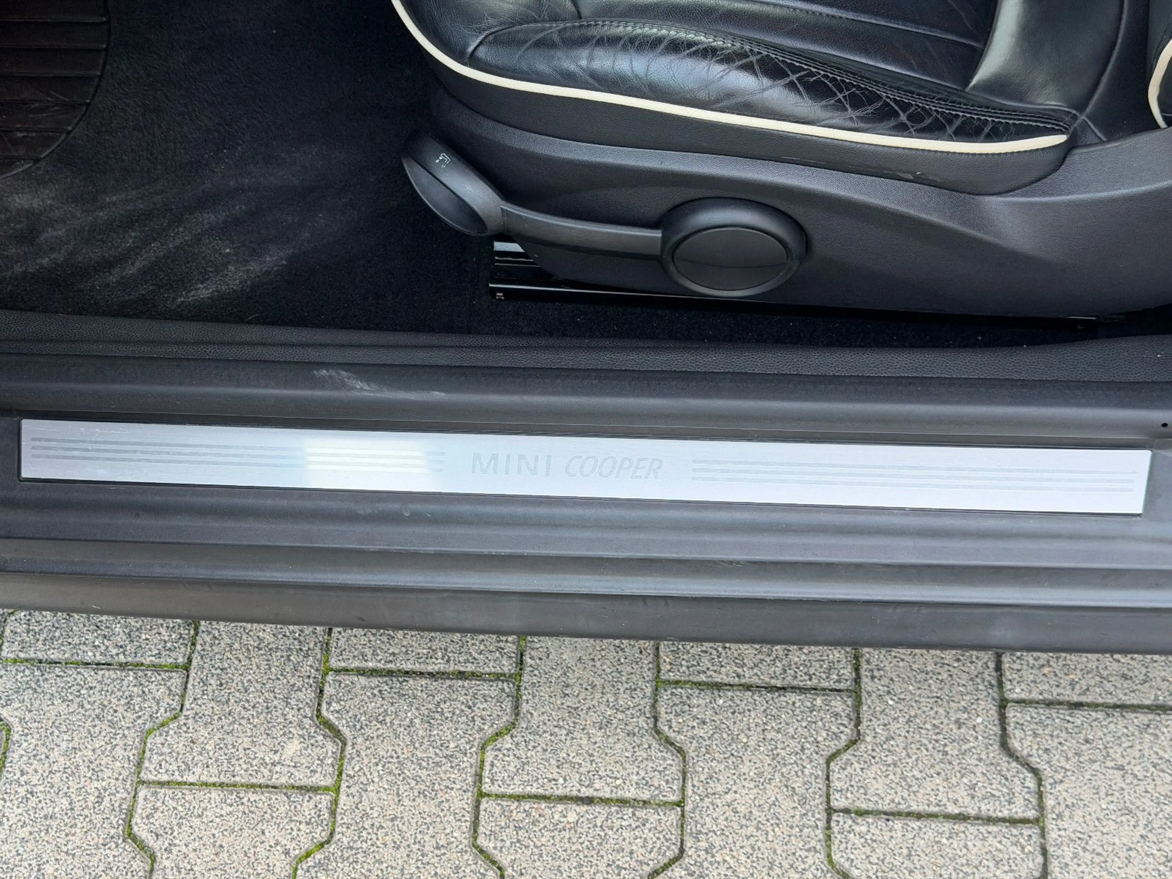 MINI Cooper Voll Leder Bi-Xenon Klima S-Heizung Alu — photo 15