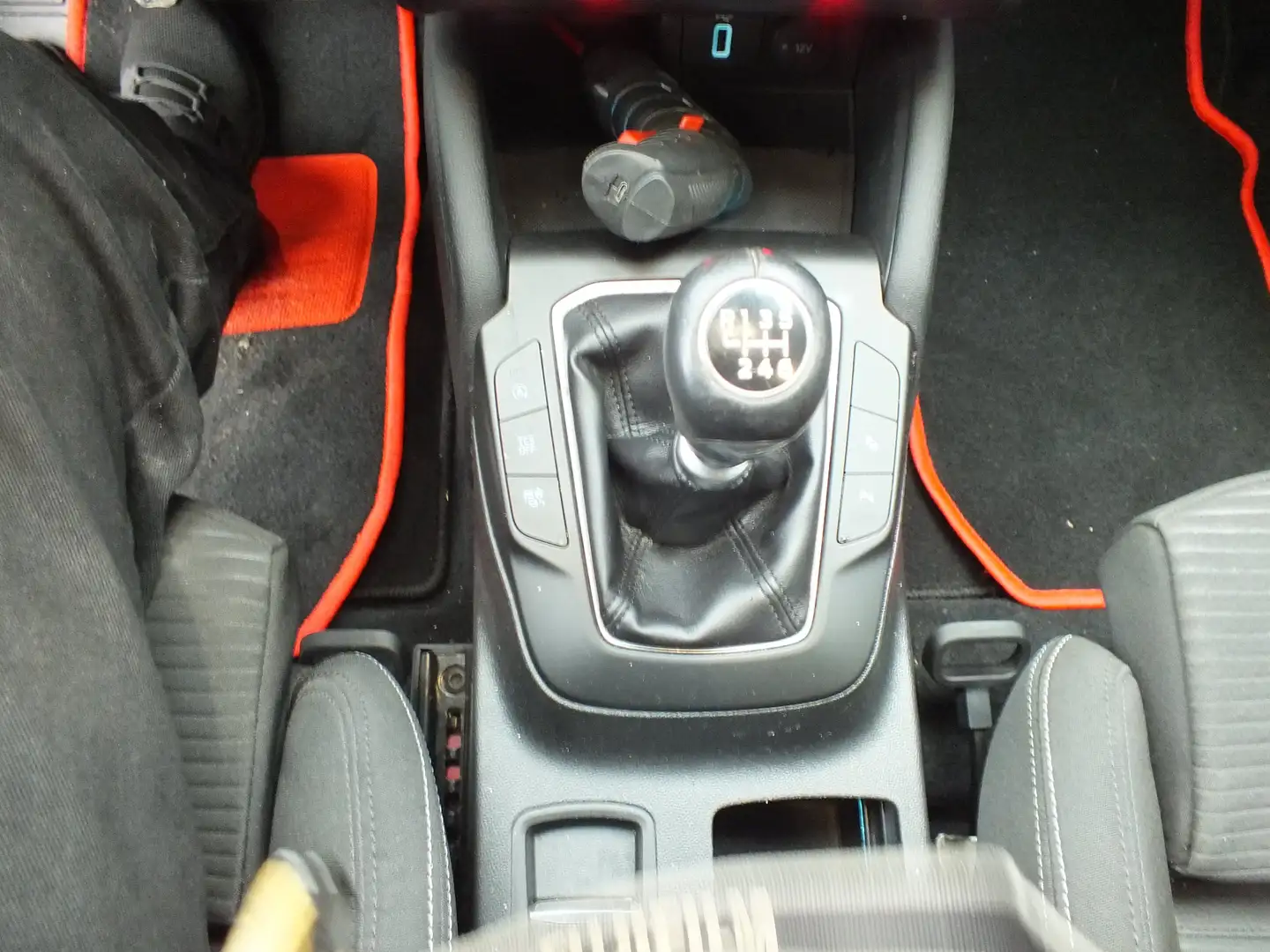 Ford Focus Focus Traveller 1,5 EcoBlue Titanium Titanium Rot - 2