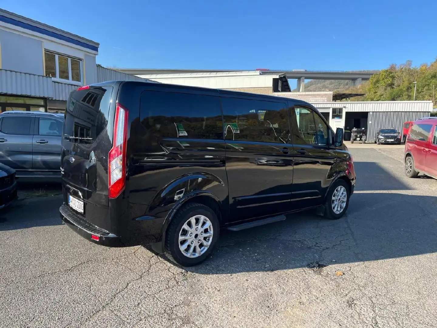 Ford Tourneo Custom Tourneo Custom 320 L1 Titanium Schwarz - 2