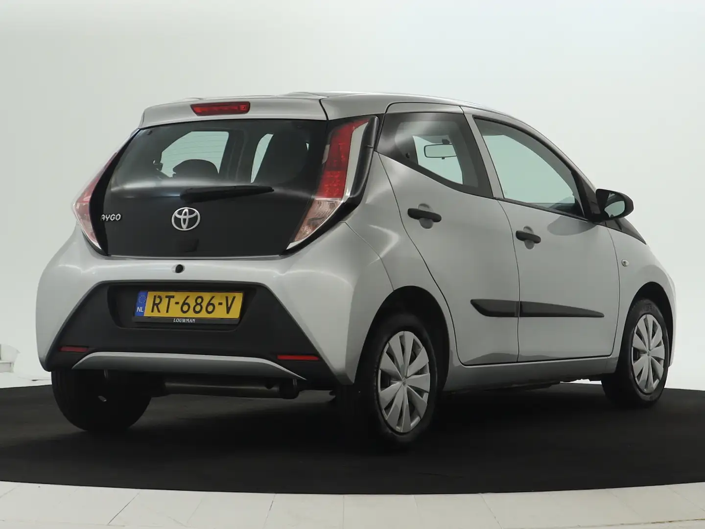 Toyota Aygo 1.0 VVT-i x-fun Grijs - 2