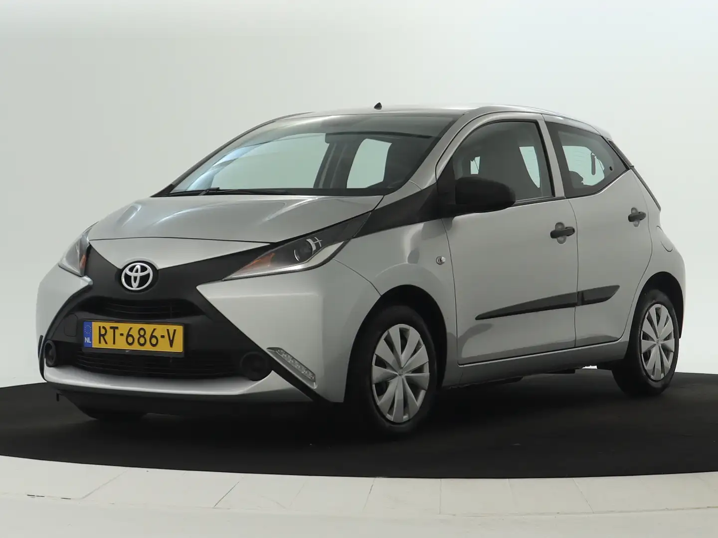 Toyota Aygo 1.0 VVT-i x-fun Grijs - 1