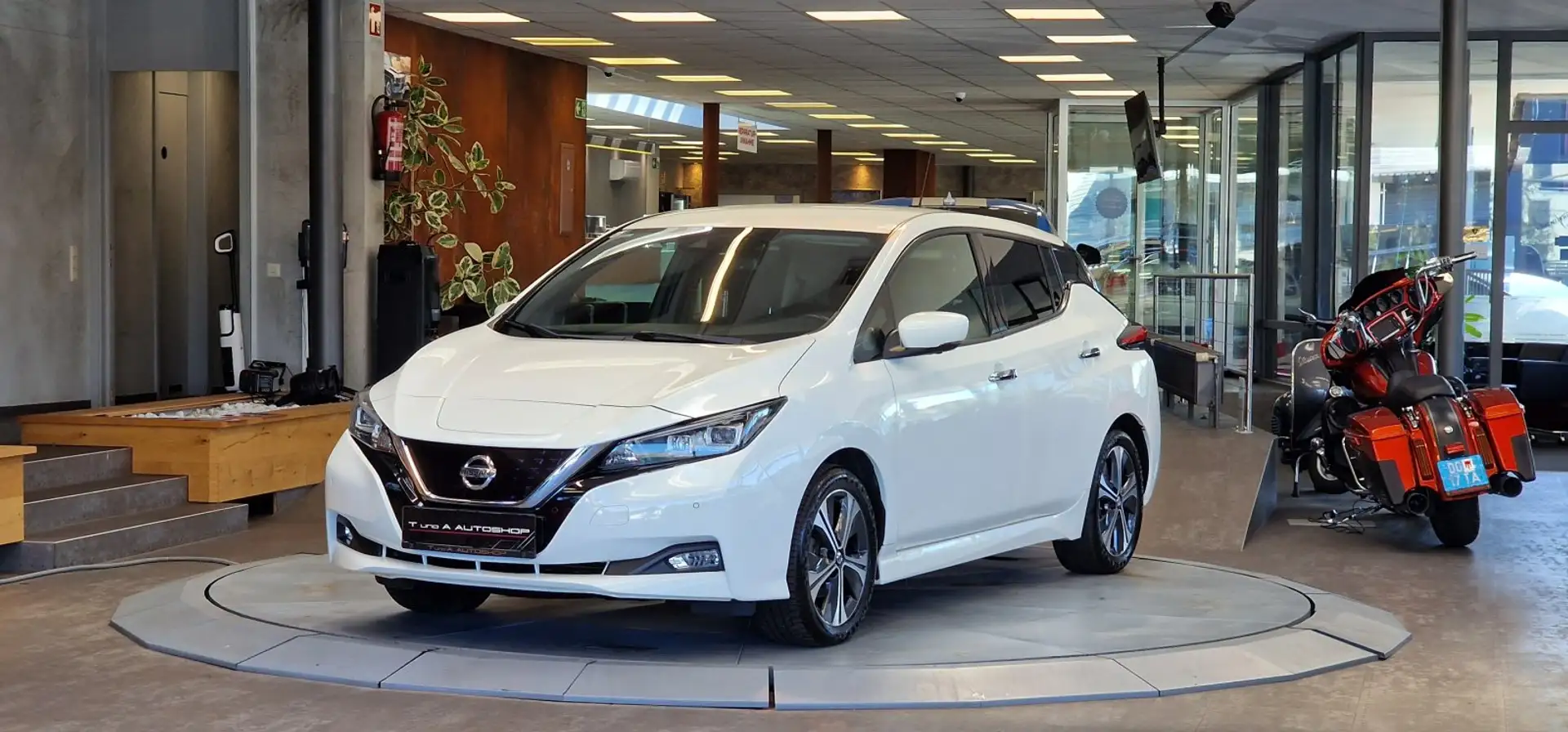 Nissan Leaf 40kWh 1-Hand Aut. *Lenkradheizung*360°*17Zoll* Weiß - 1