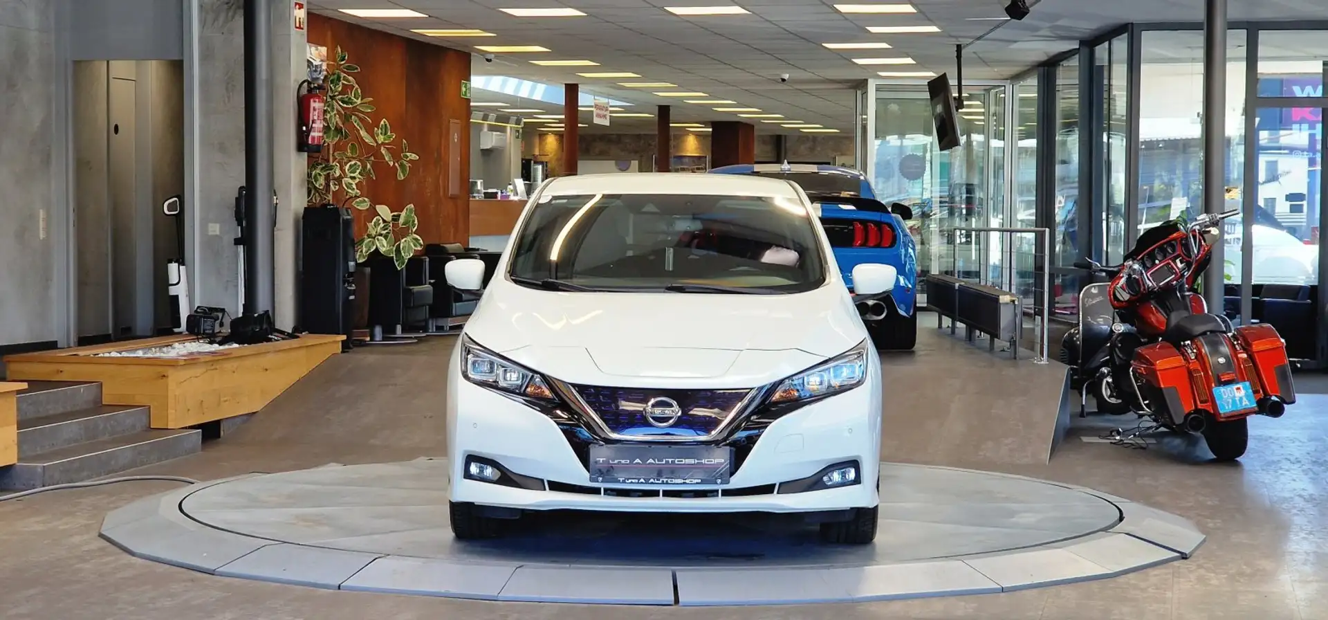 Nissan Leaf 40kWh 1-Hand Aut. *Lenkradheizung*360°*17Zoll* Weiß - 2