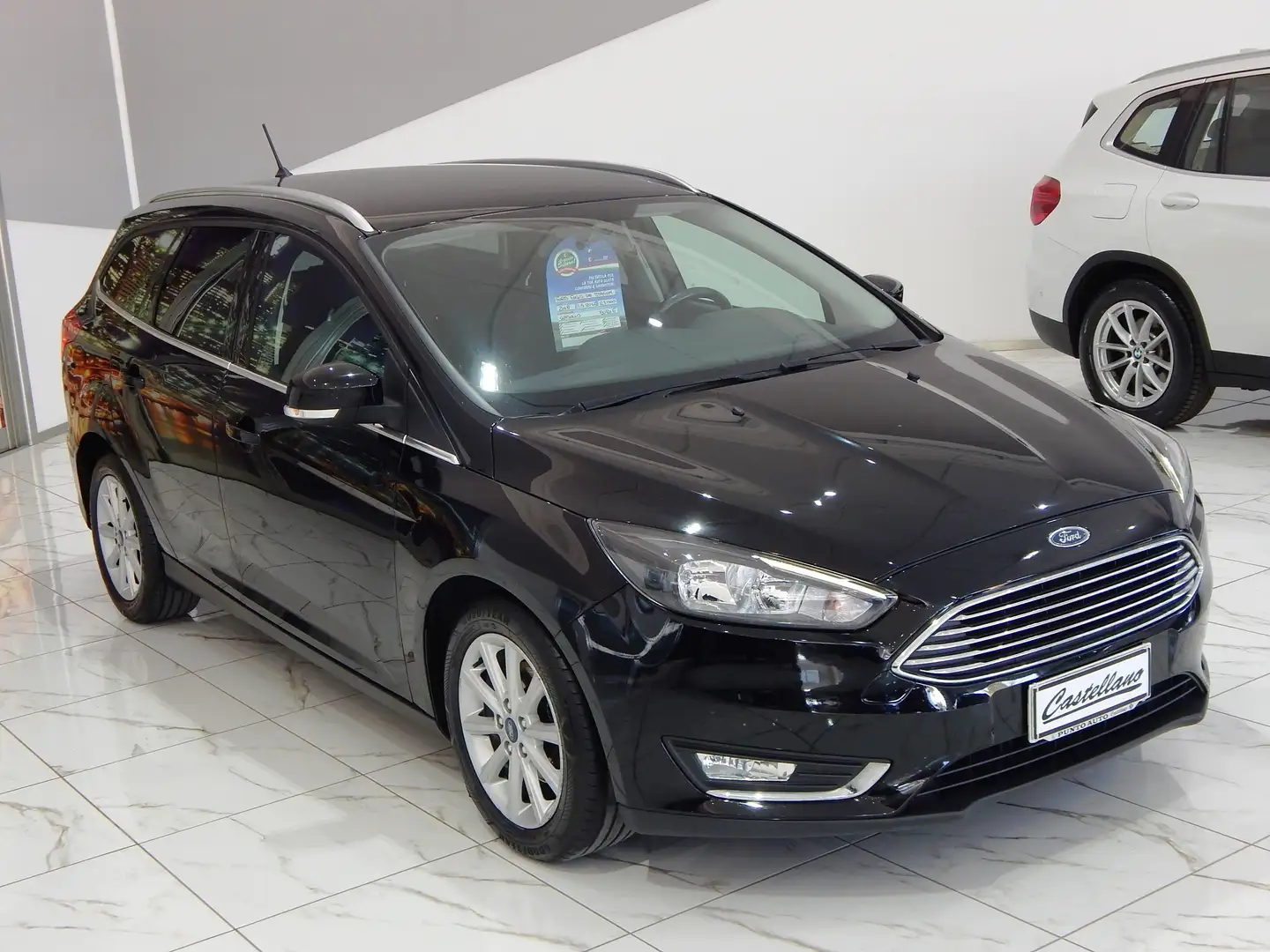 Ford Focus SW 1.5 TDCI Titanium S&S NAVI-PARK-KAMERA-LED Nero - 2