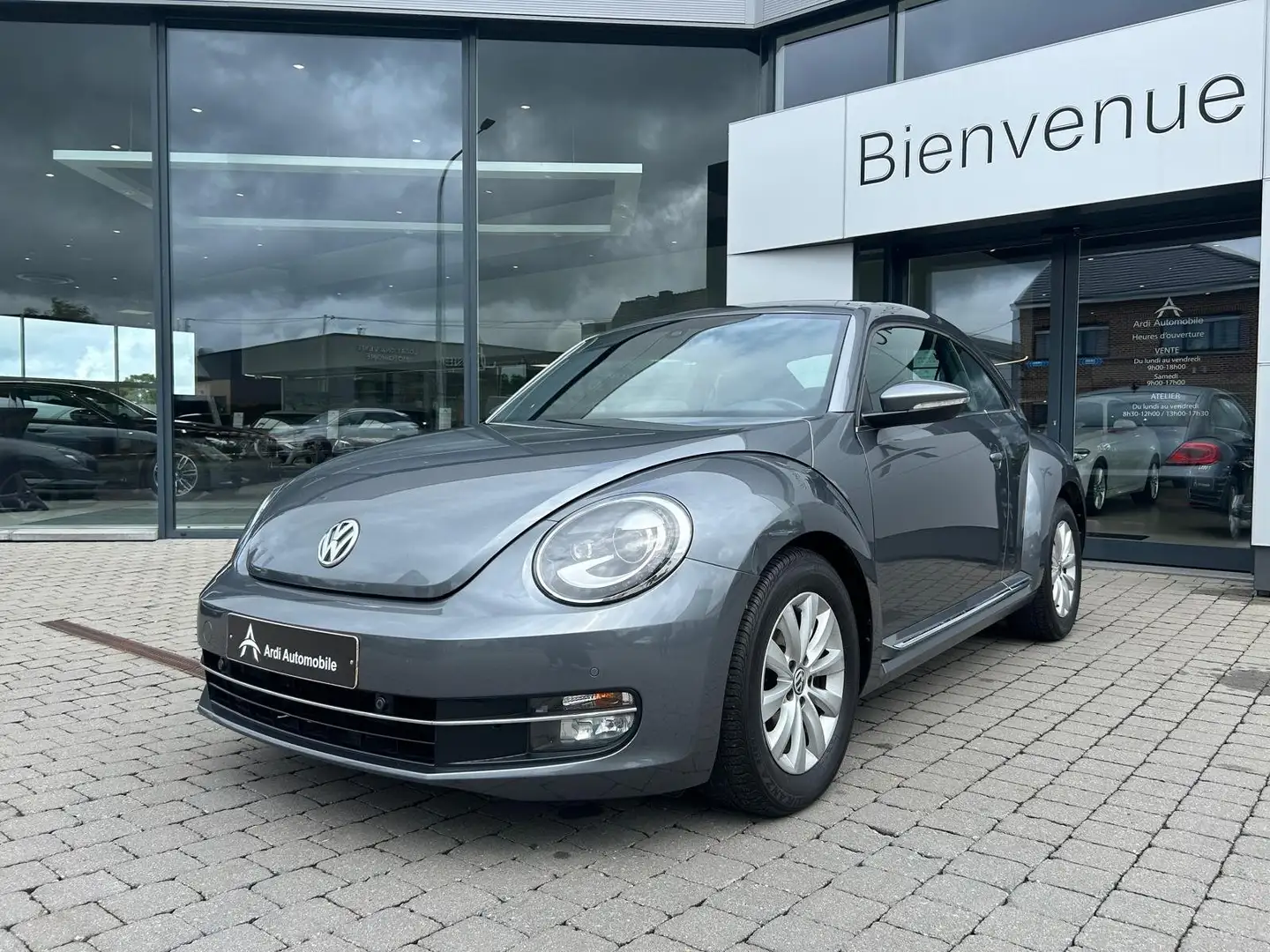 Volkswagen Beetle 1.2 TSI *GARANTIE*1ER PROP*CUIR*GPS*SIEGES CHAUFF* Grijs - 1