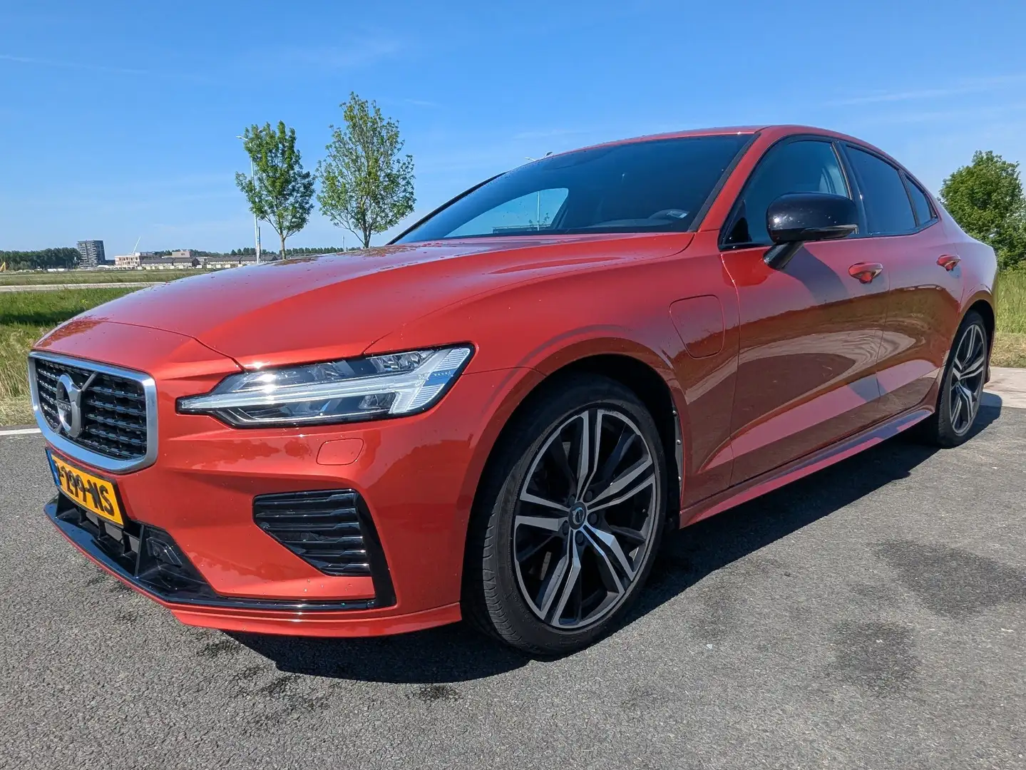 Volvo S60 S60 2.0 TE R-Design Rood - 1
