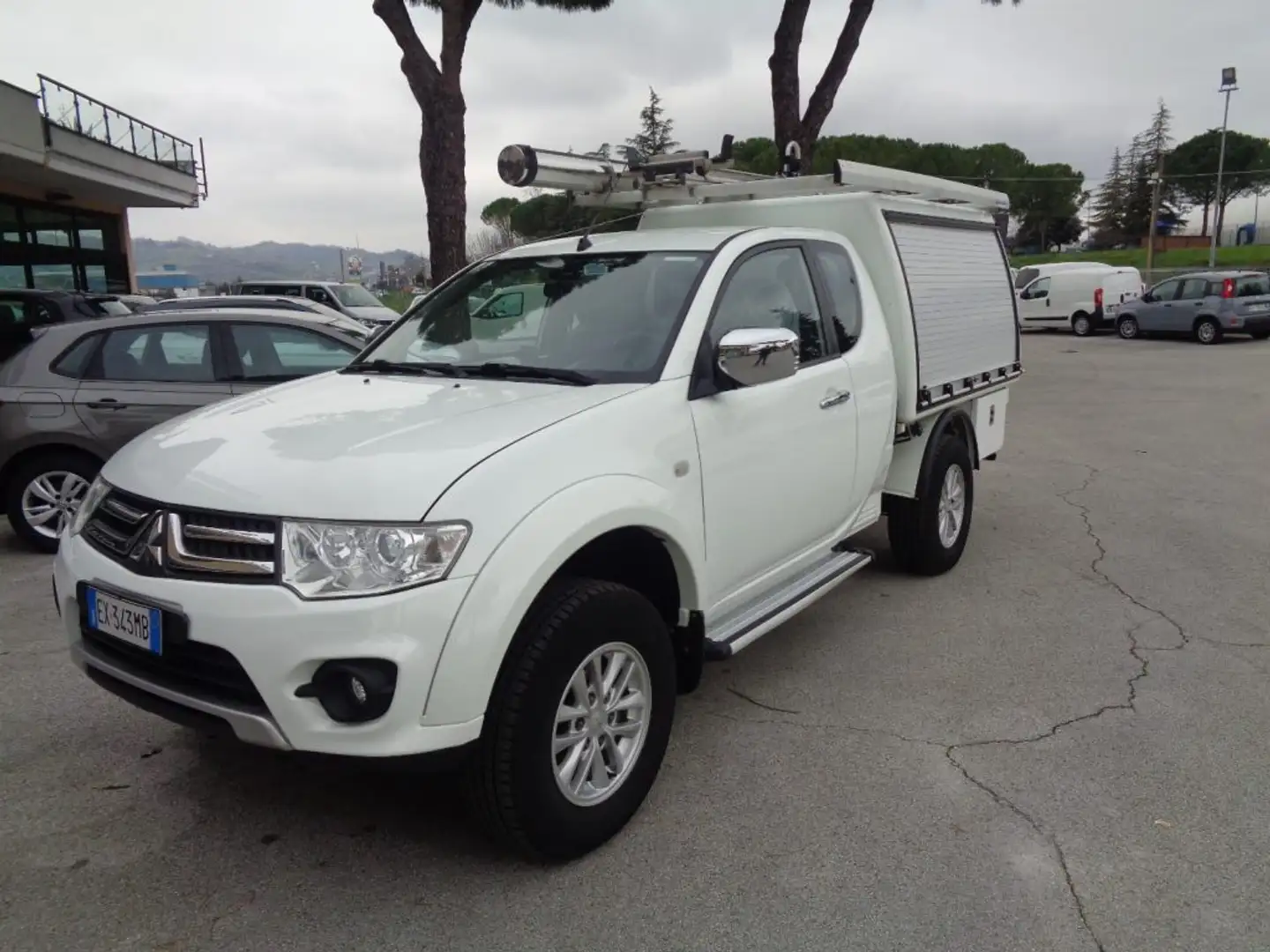 Mitsubishi L200 2.5 DI-D/180 CV Club Cab Int ALLESTITO 4 POSTI Blanco - 1