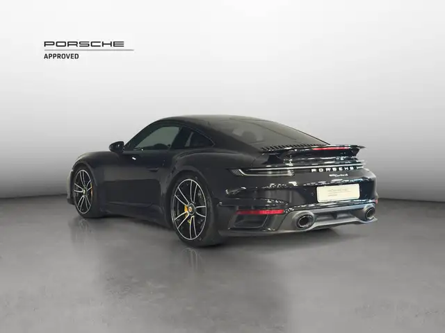 Porsche 911 view 3