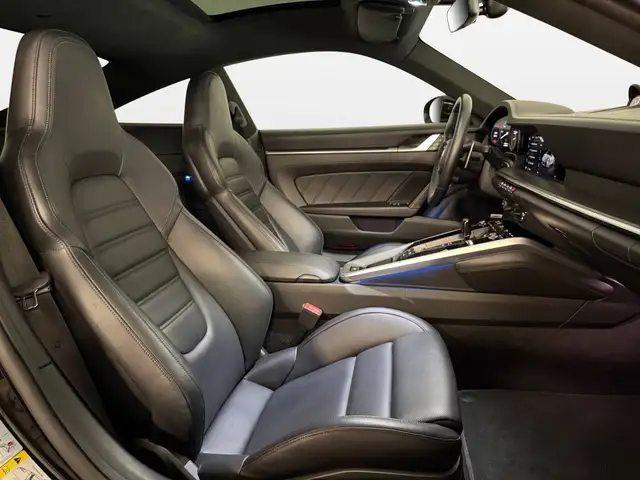 Porsche 911 view 12