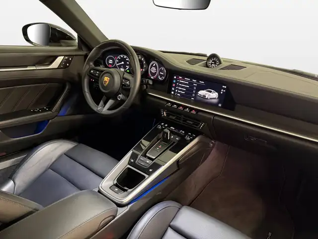 Porsche 911 view 10
