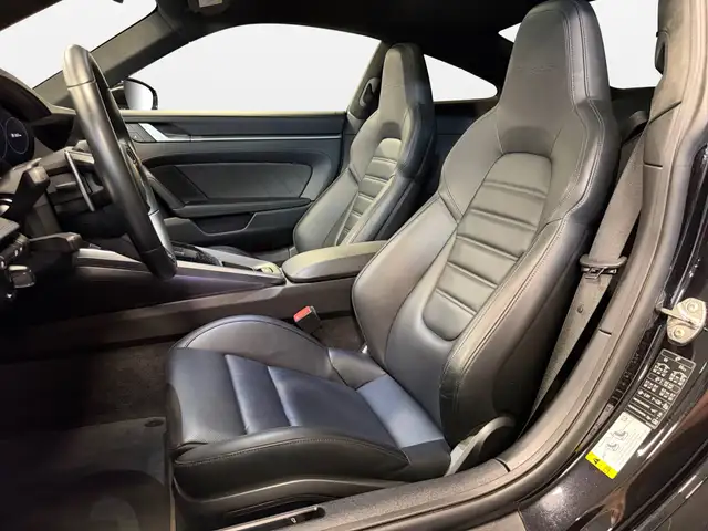 Porsche 911 view 13
