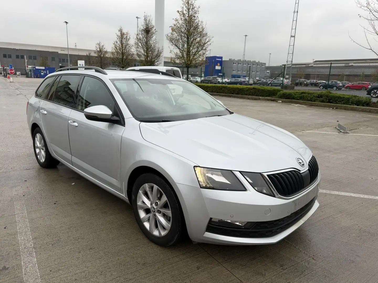 Skoda Octavia SW 1.6 CR TDi Style DSG (EU6.2) Silber - 2