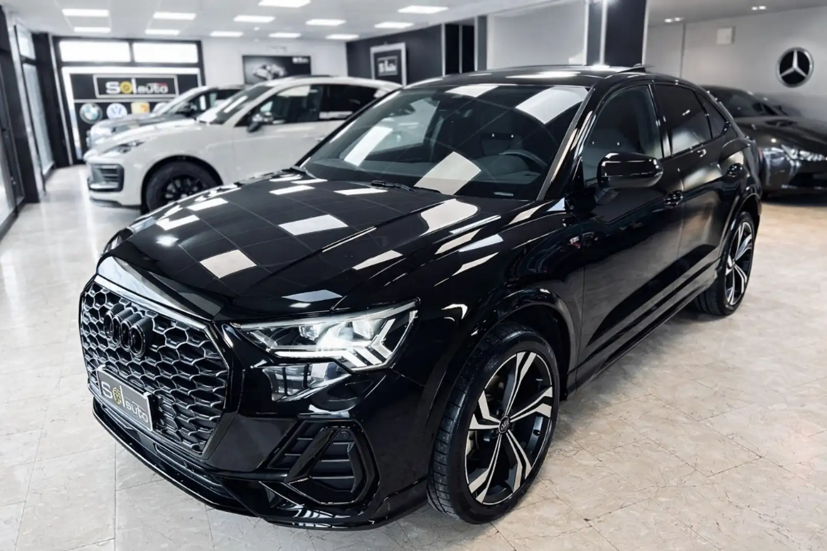 Audi Q3 35 2.0 tdi Identity Black quattro s-tronic - 2