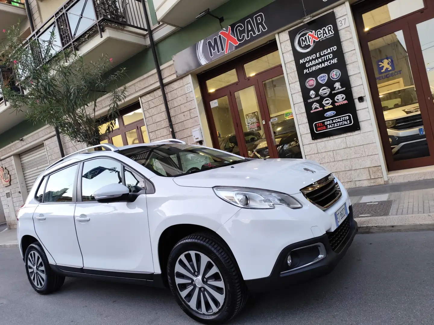Peugeot 2008 1.6 e-HDi 92CV CAMBIO AUTOMATICO Blanc - 1
