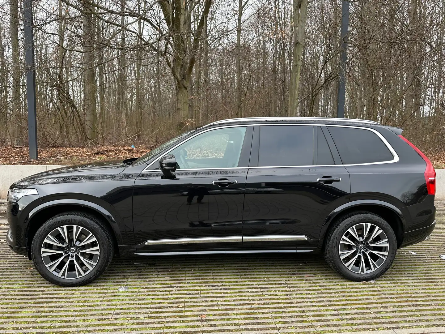 Volvo XC90 2.0 MHEV GEARTRONIC AWD INSCRIPTION Schwarz - 1
