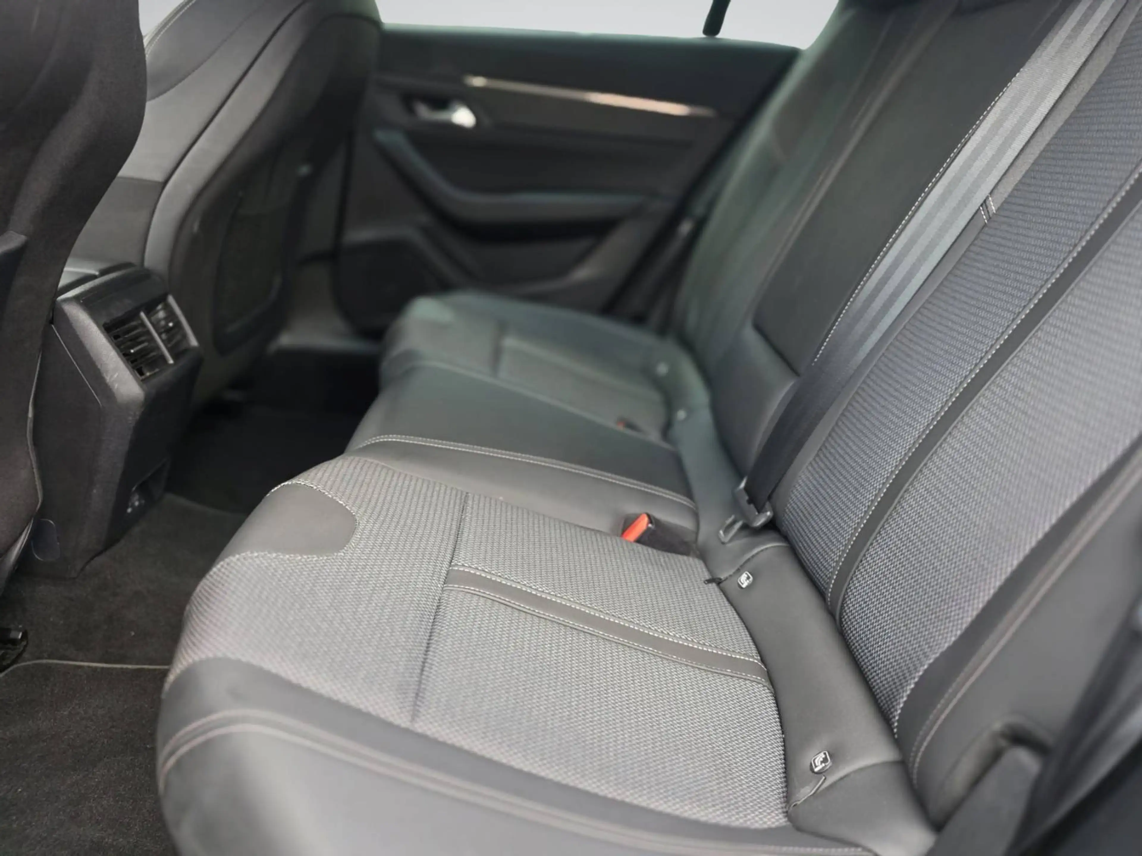 Peugeot 508 1.2i B.V AUTOMATIQUE *ATTELAGE*CARPLAY/ANDROID*GPS *CAMERA RECUL *HAYON ELECTRIQUE *ANGLE MORT* — photo 12