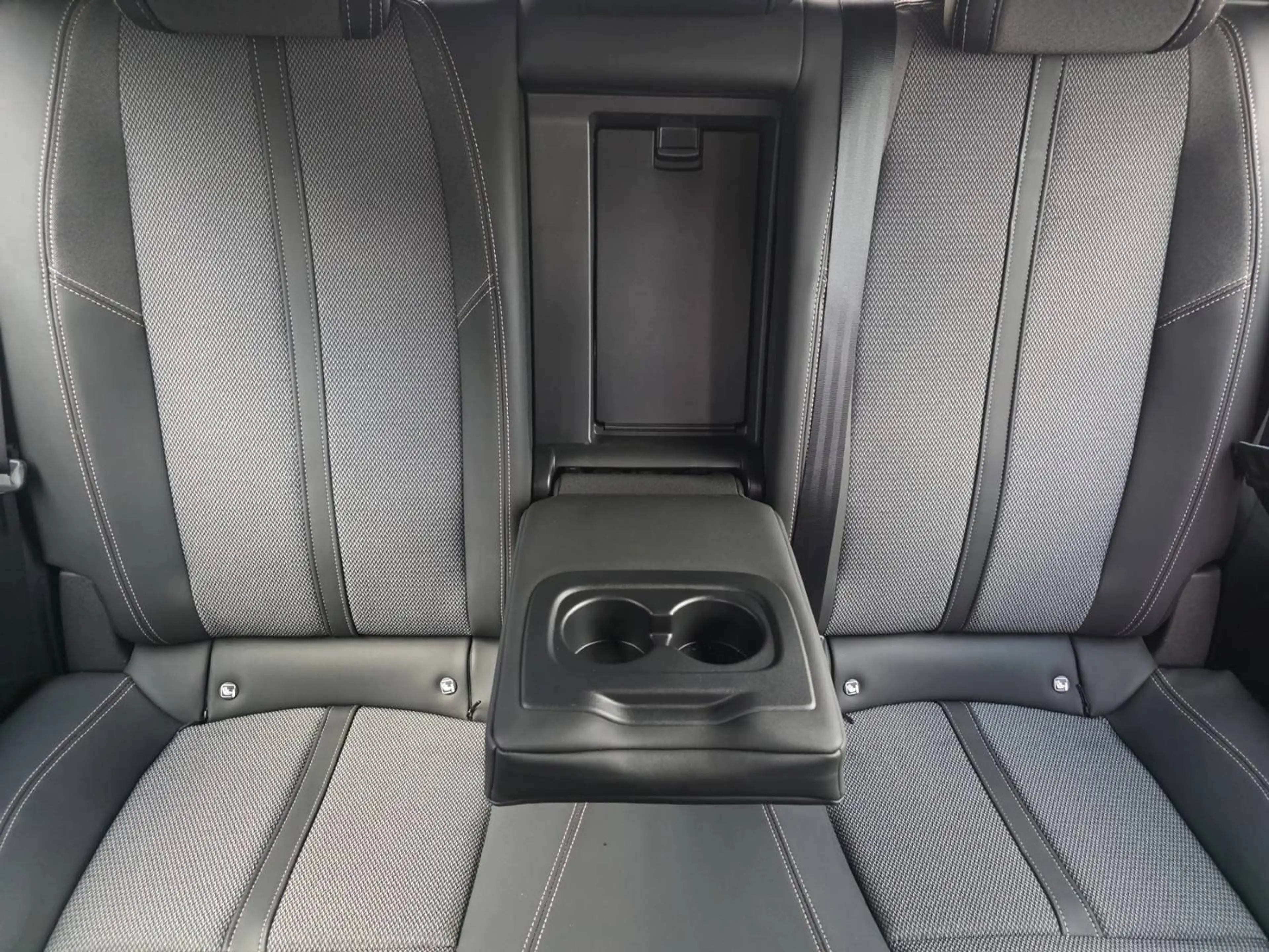 Peugeot 508 1.2i B.V AUTOMATIQUE *ATTELAGE*CARPLAY/ANDROID*GPS *CAMERA RECUL *HAYON ELECTRIQUE *ANGLE MORT* — photo 11