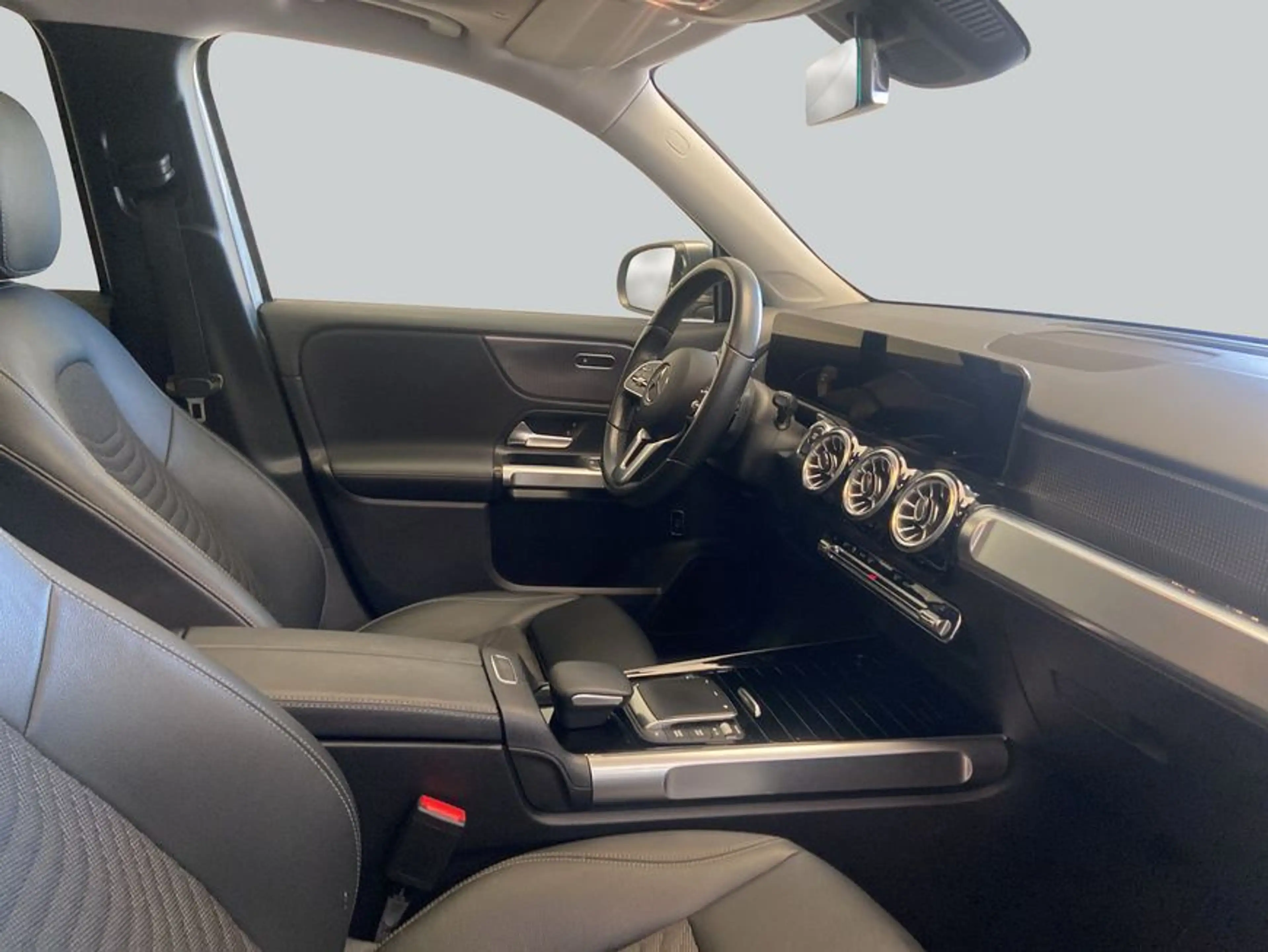 Mercedes-Benz EQB 250 EQB — photo 15