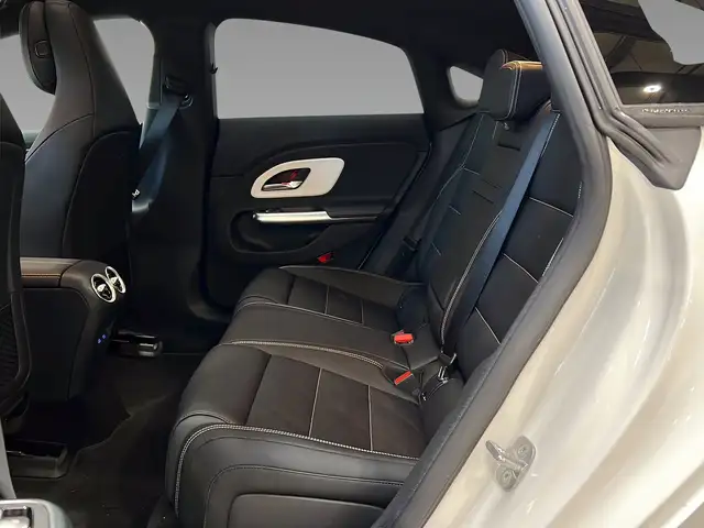 Mercedes-Benz 250 view 9