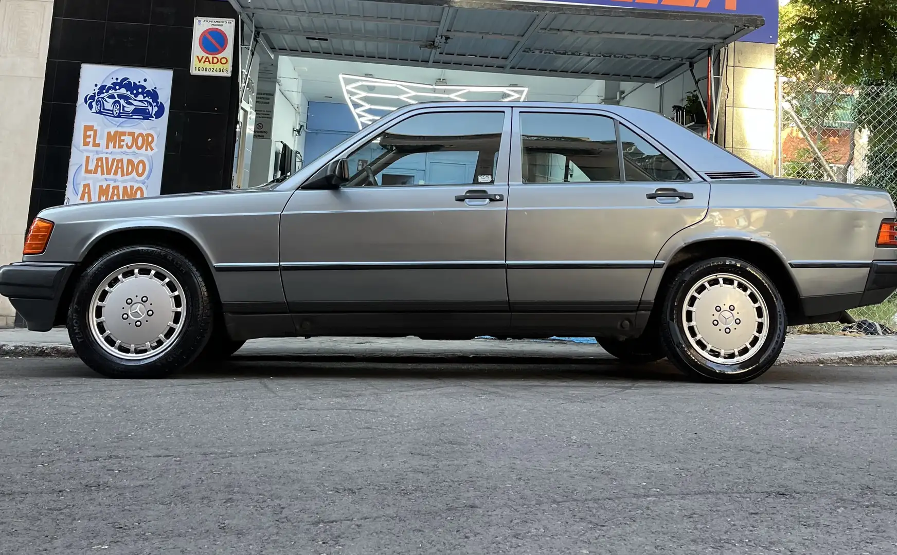 Mercedes-Benz 190 190E 2.6 - 1