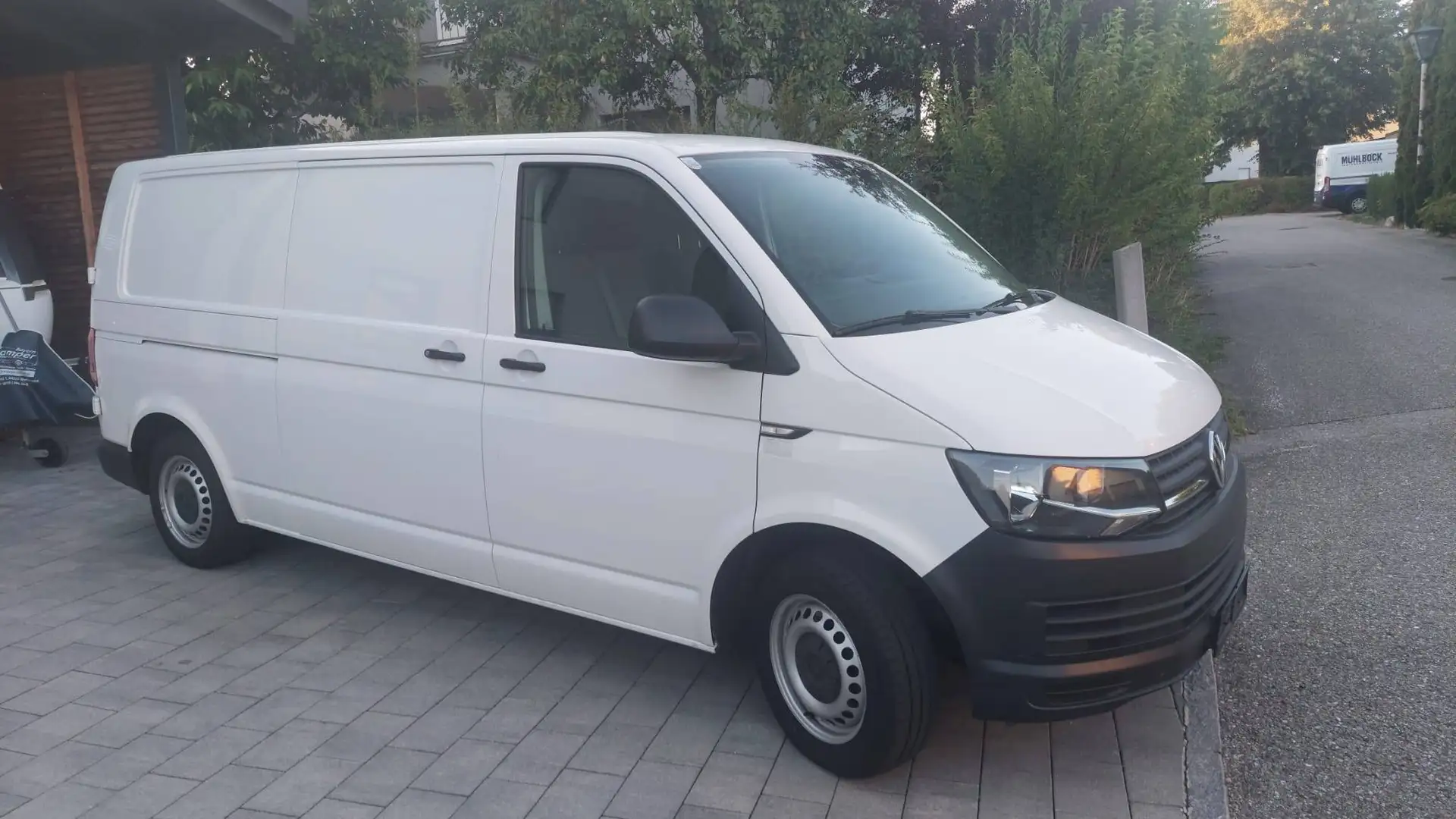 Volkswagen T6 Transporter Fahrgestell LR 2,0 TDI BMT Weiß - 1