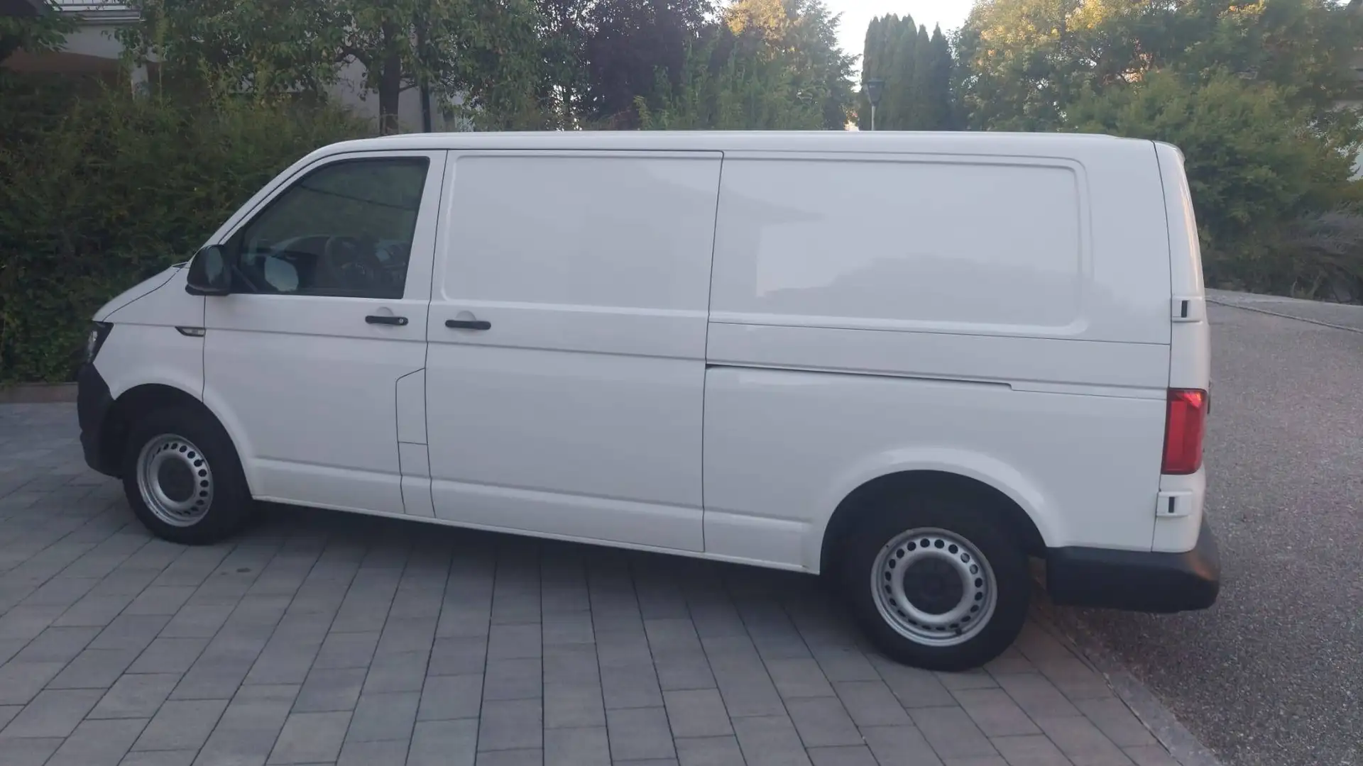Volkswagen T6 Transporter Fahrgestell LR 2,0 TDI BMT Weiß - 2