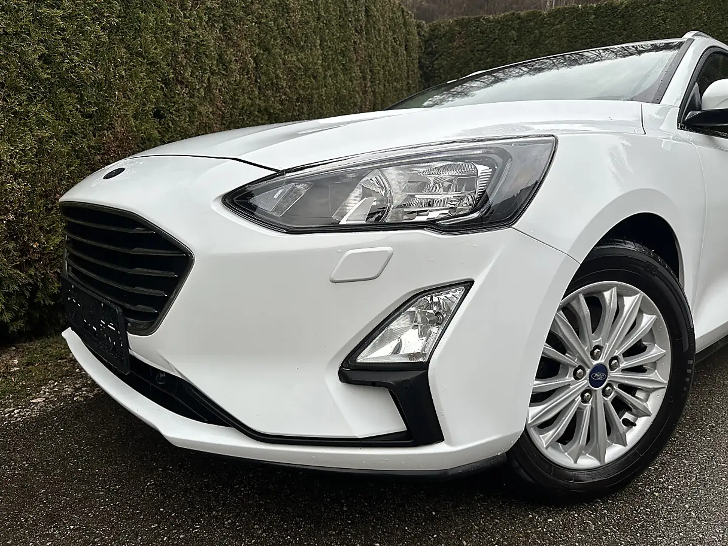 Ford Focus Traveller 1,5 EcoBlue Titanium Weiß - 2