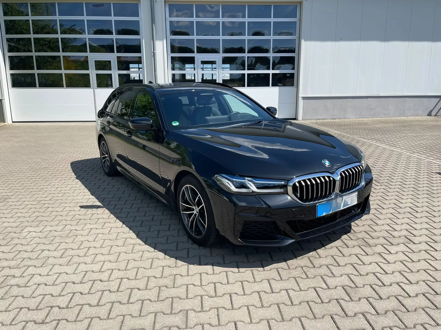 BMW 520 TOP!! M-Sportpaket BMW 520i Touring Aut. Schwarz - 2